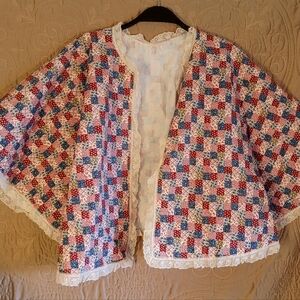 Vintage 80s cotton quilted cape lace trim patchwork free size boho Bohemian